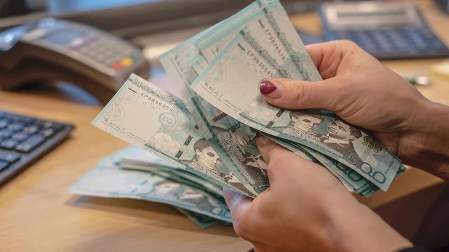 Casi un 25 % de la población tiene una deuda en el sistema financiero dominicano Casi un 25 % de la población tiene una deuda en el sistema financiero dominicano