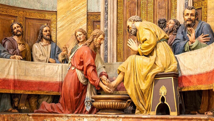 Semana Santa: el poder que se arrodilla Semana Santa: el poder que se arrodilla