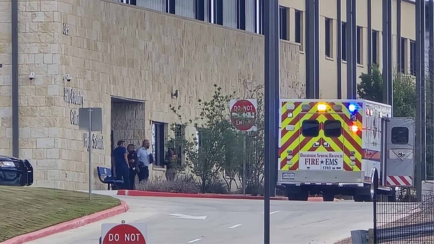 Estudiante hiere a maestra en escuela de Texas y se dispara
