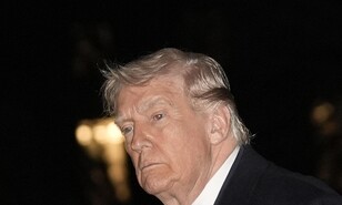 Autorizan renombrar aeropuerto en Florida en honor a Trump y revelan dise&ntilde;o de su biblioteca