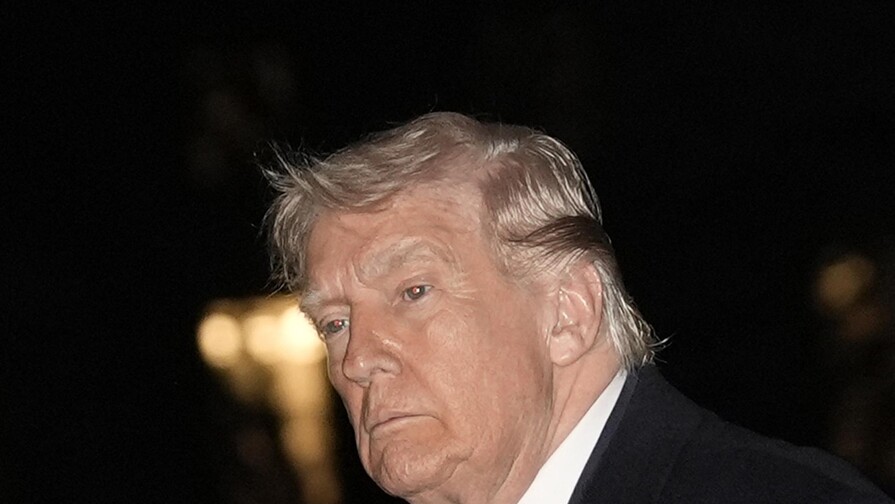 Trump insiste que hay conversaciones serias con un nuevo r&eacute;gimen iran&iacute;, al que amenaza