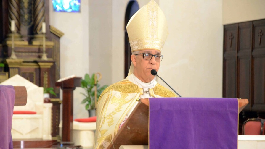 El Arzobispo de Santiago advierte clima de "miedo, asedio, agobio y cansancio" por alza de precios