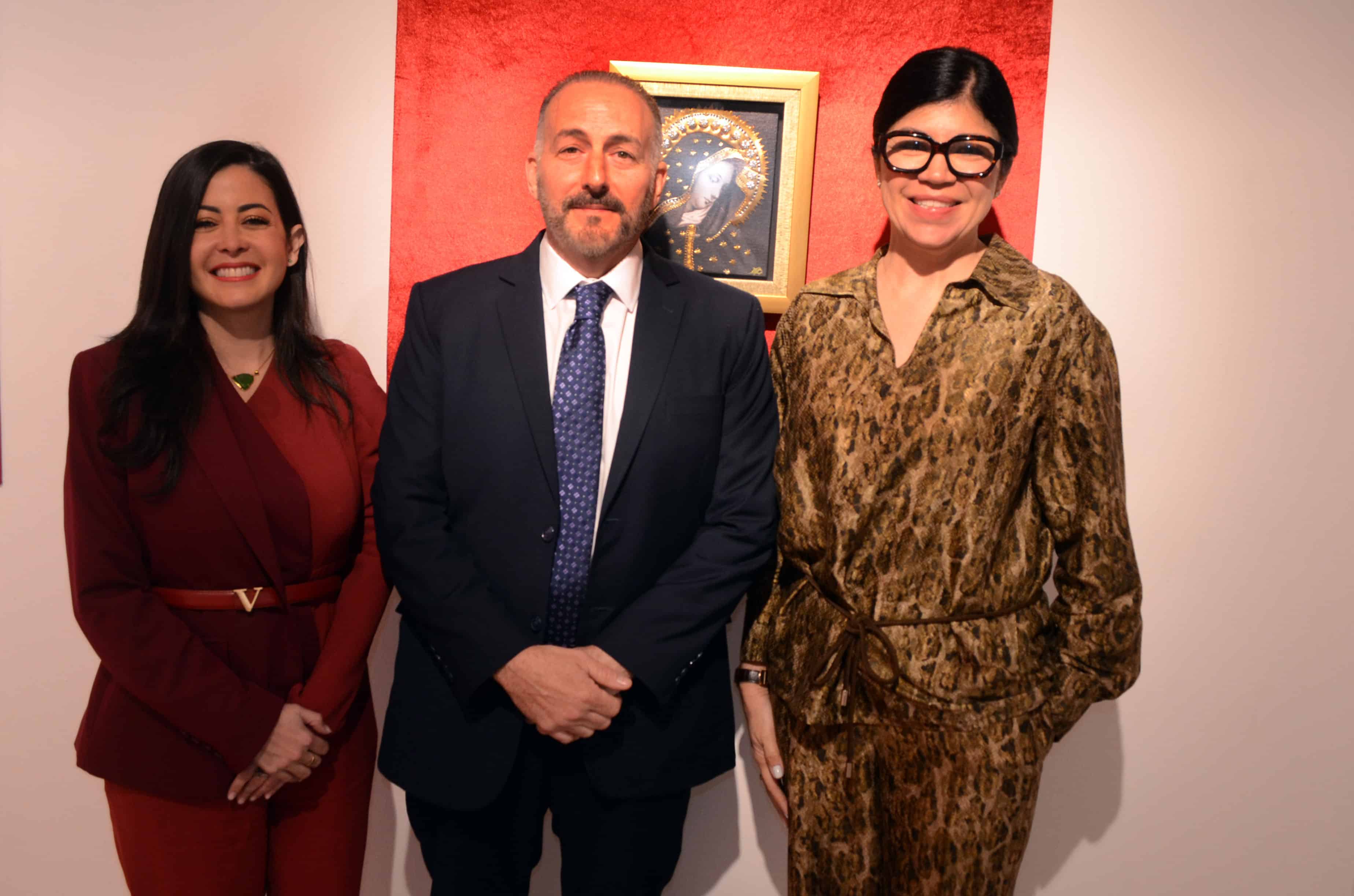 Dafne Guzmán, Marcos Brador y la doctora Ana Simó.