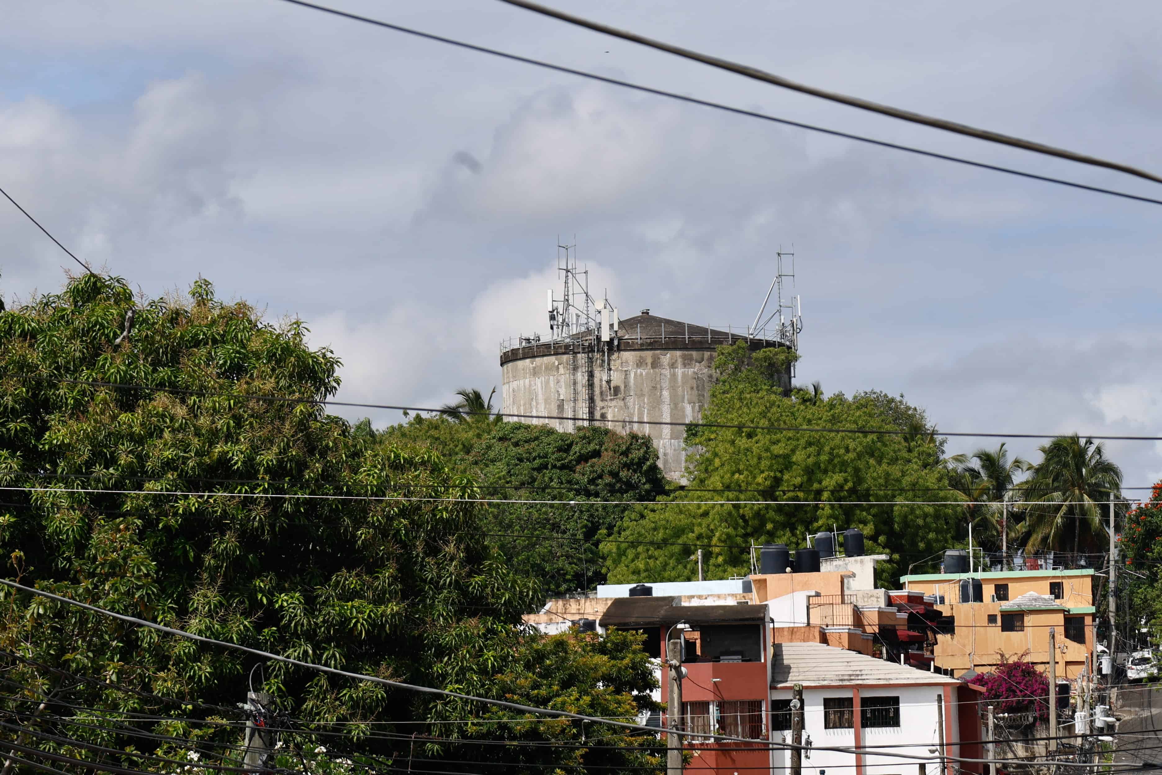 Tanque en Villa Aura.
