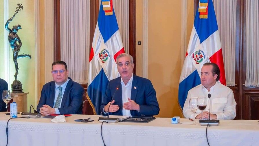 Abinader garantiza estabilidad en los precios en la canasta b&aacute;sica