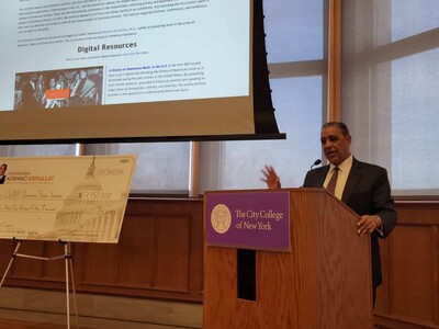 Adriano Espaillat entrega fondos al Instituto de Estudios Dominicanos