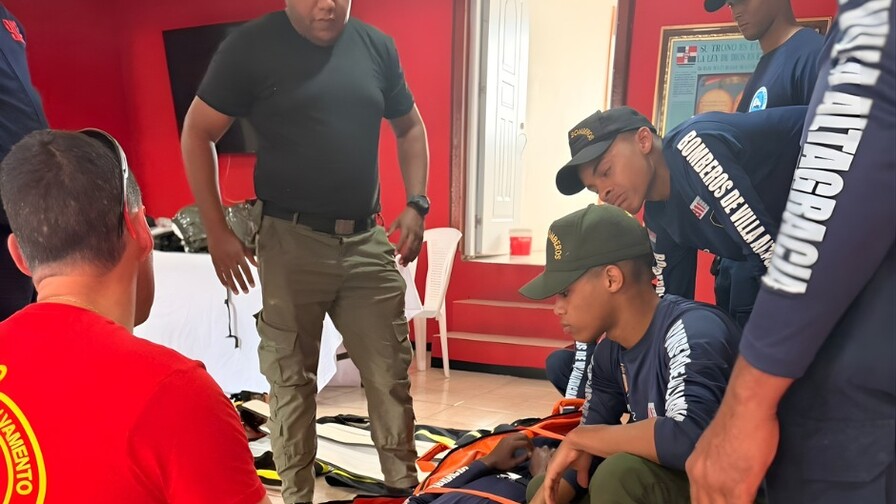 Bomberos de Villa Altagracia reciben capacitación en rescate y atención de emergencias Bomberos de Villa Altagracia reciben capacitación en rescate y atención de emergencias