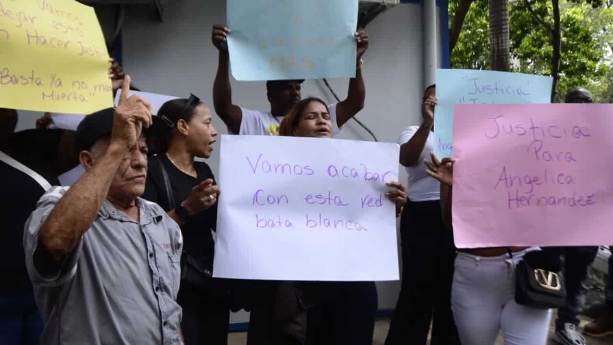 Denuncian falta de supervisi&oacute;n permiti&oacute; operar centro est&eacute;tico de Santiago donde muri&oacute; mujer