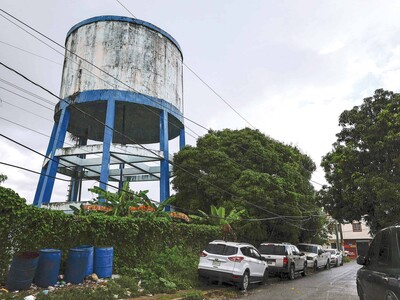 Tanques de almacenamiento de agua o bombas de tiempo