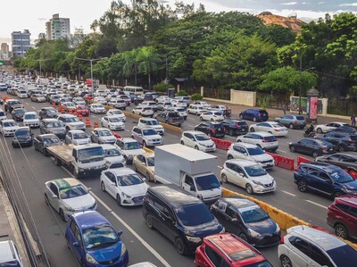 Horarios en sector público variaron patrones, pero persisten tapones