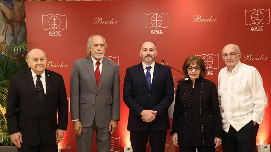 Marcos Brador celebra apertura de la exposición “Inspiración de fe” Marcos Brador celebra apertura de la exposición “Inspiración de fe”