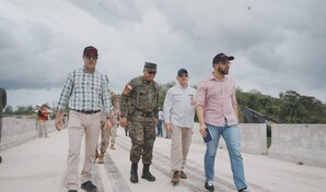 El ministro de Defensa supervisa construcci&oacute;n de la verja perimetral en la frontera