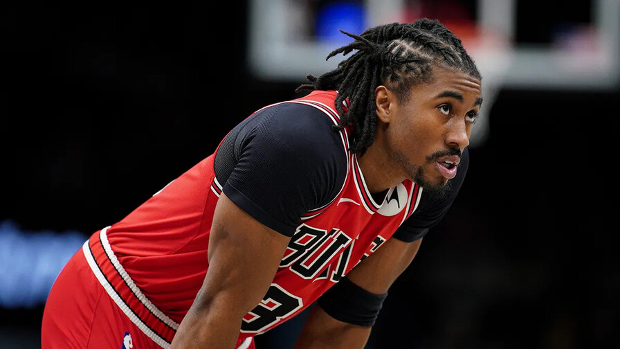 Los Chicago Bulls despiden a jugador tras comentarios anti-LGBTQ