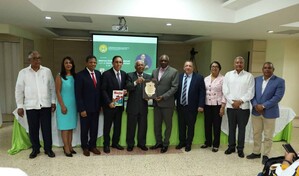 Reconocen aportes del m&eacute;dico Cruz Jimini&aacute;n y del profesor Melanio Hern&aacute;ndez, autor del libro "Nacho"