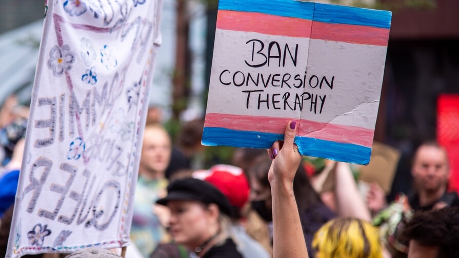Tribunal Supremo de EE. UU. anula la prohibici&oacute;n de las terapias de conversi&oacute;n en menores