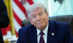 Trump firma orden para crear registro nacional de votantes y anticipa batallas legales