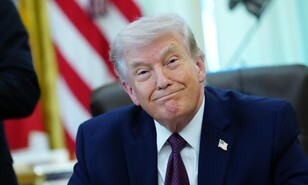 Trump firma orden para crear registro nacional de votantes y anticipa batallas legales