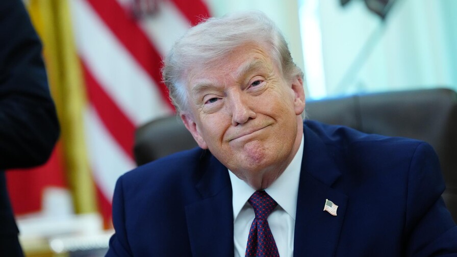 Trump firma orden para crear registro nacional de votantes y anticipa batallas legales