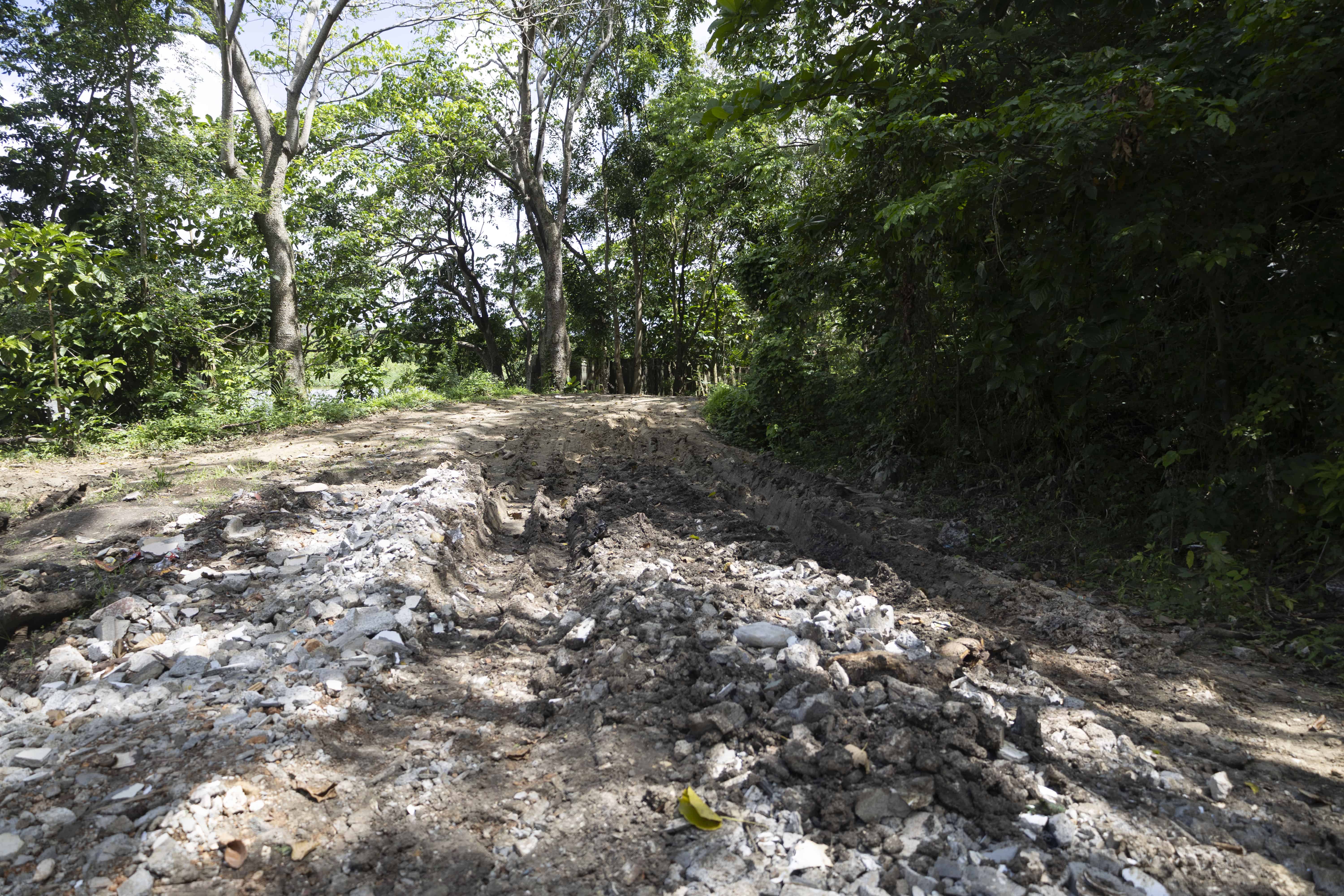 Mal estado de la carretera que une a La Vieja Barquita con el Cachón de la Rubia.