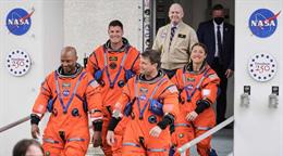 Los astronautas de Artemis II llegan a la plataforma de lanzamiento en Florida