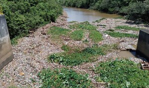 Caasd suspende servicio en acueducto Barrera de Salinidad por acumulaci&oacute;n de desechos
