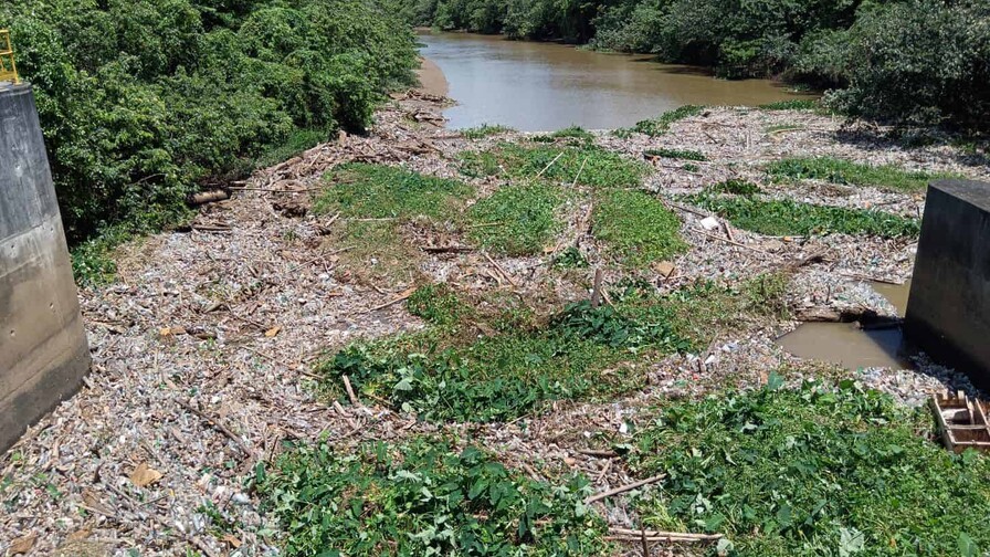 Caasd suspende servicio en acueducto Barrera de Salinidad por acumulación de desechos