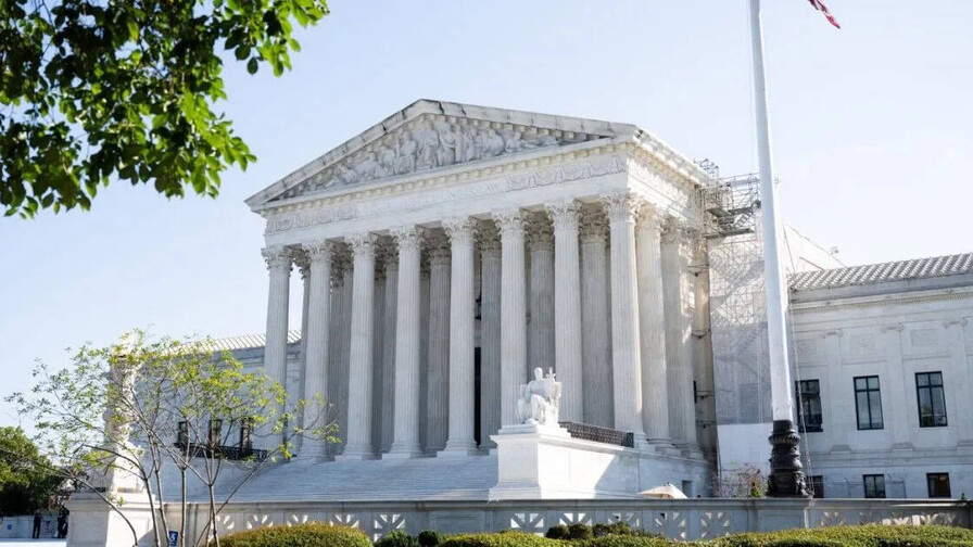 Corte Suprema de EE. UU. examina el derecho a la ciudadanía por nacimiento