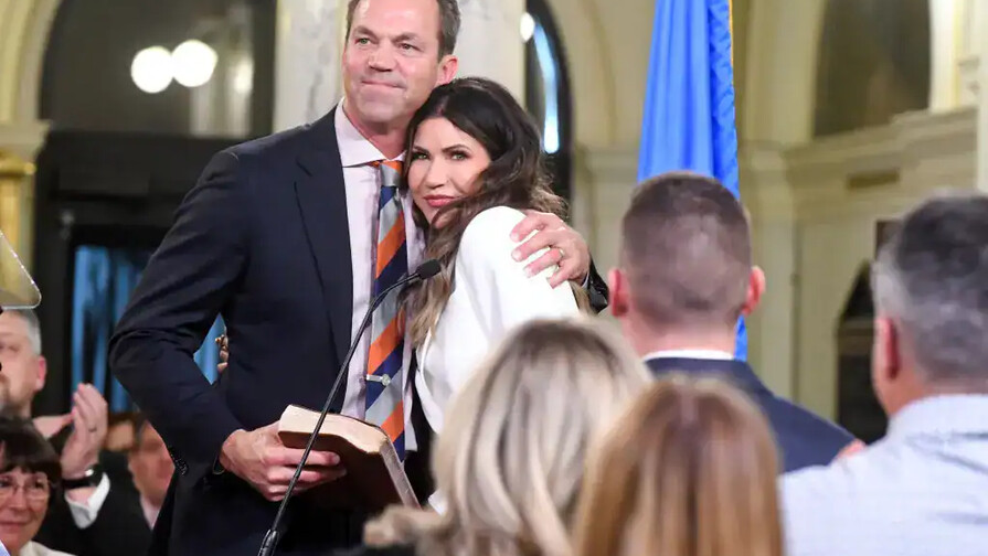 Revelan la doble vida del esposo de exsecretaria del Departamento de Seguridad Nacional de EE. UU. Revelan la doble vida del esposo de exsecretaria del Departamento de Seguridad Nacional de EE. UU.