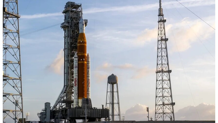 Trump presume y celebra el lanzamiento del cohete Artemis II hacia la &oacute;rbita lunar