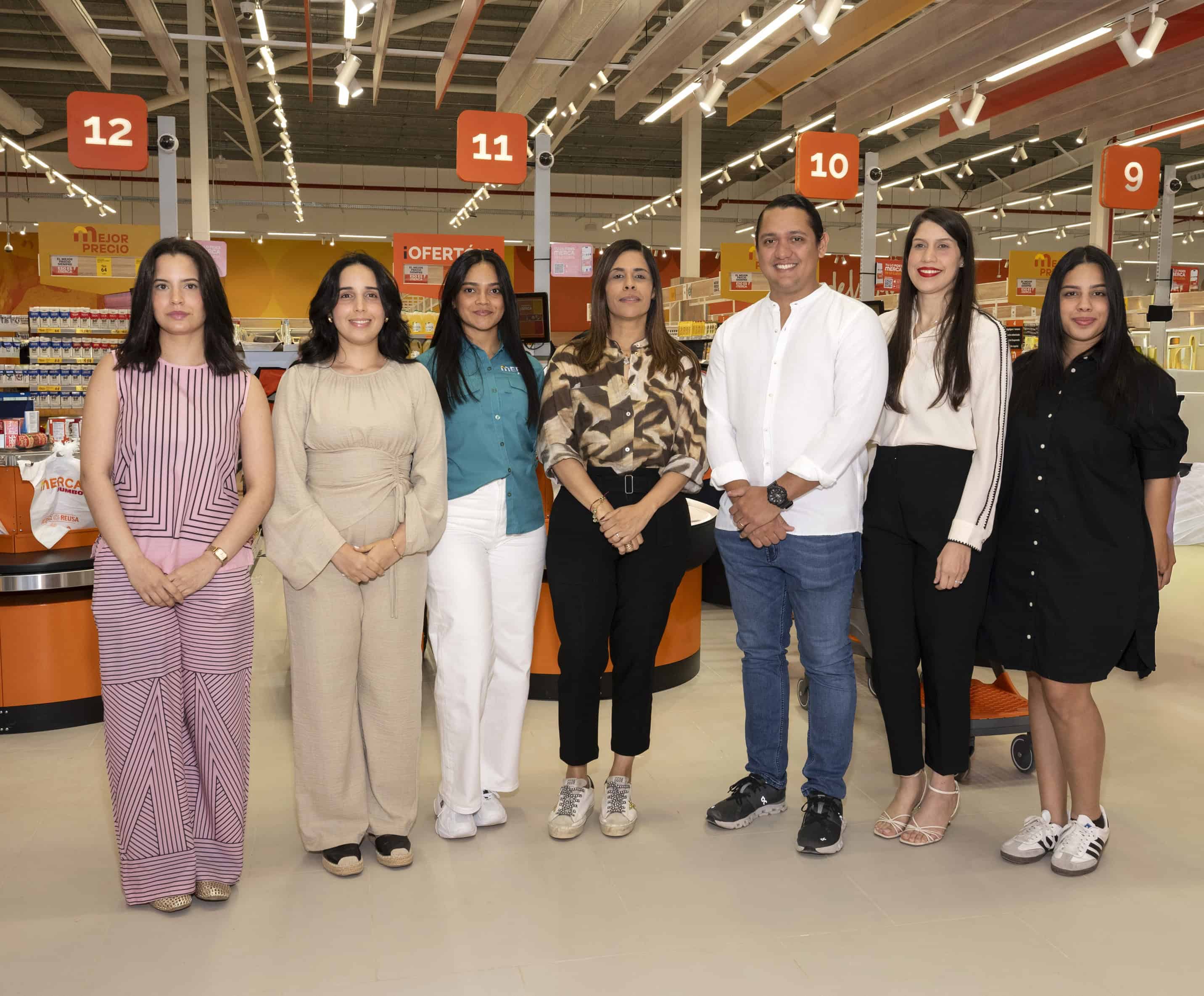 Mabel Hernández, Perla De La Cruz, Lianna Martínez, Madelyn Martínez, Jean Carlos Ortiz, Michelle García y Laura Mesa.