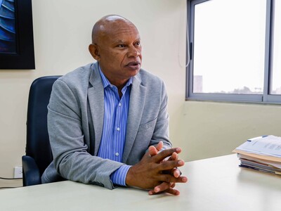 Oscar Peña destaca importancia de carrera comunicación social UASD