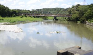 Restringen acceso a 15 balnearios en Santiago por seguridad de vacacionistas