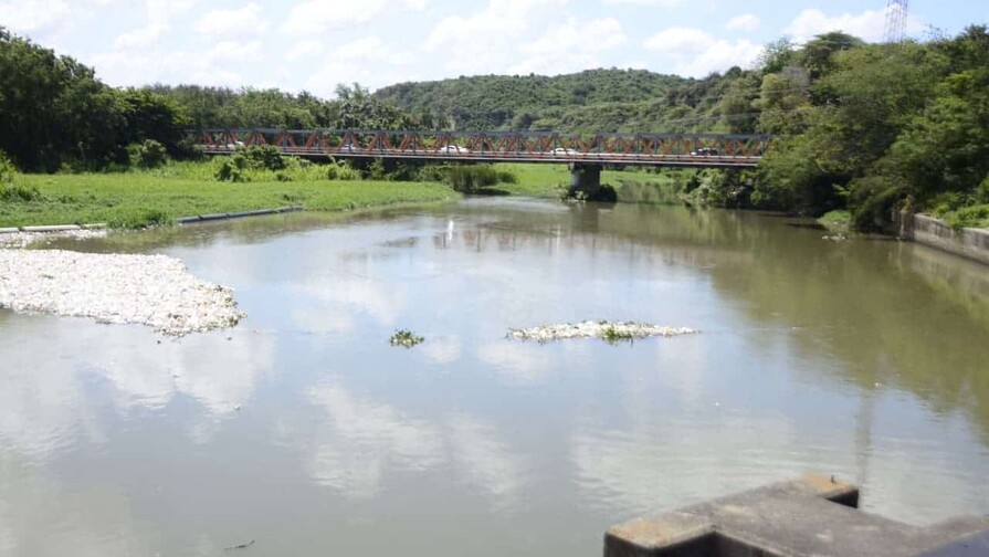 Restringen acceso a 15 balnearios en Santiago por seguridad de vacacionistas