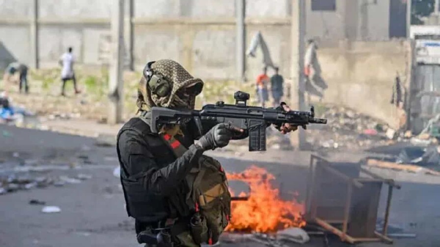 Policía y bandas se enfrentan a tiros en área donde ocurrió masacre de civiles en Haití