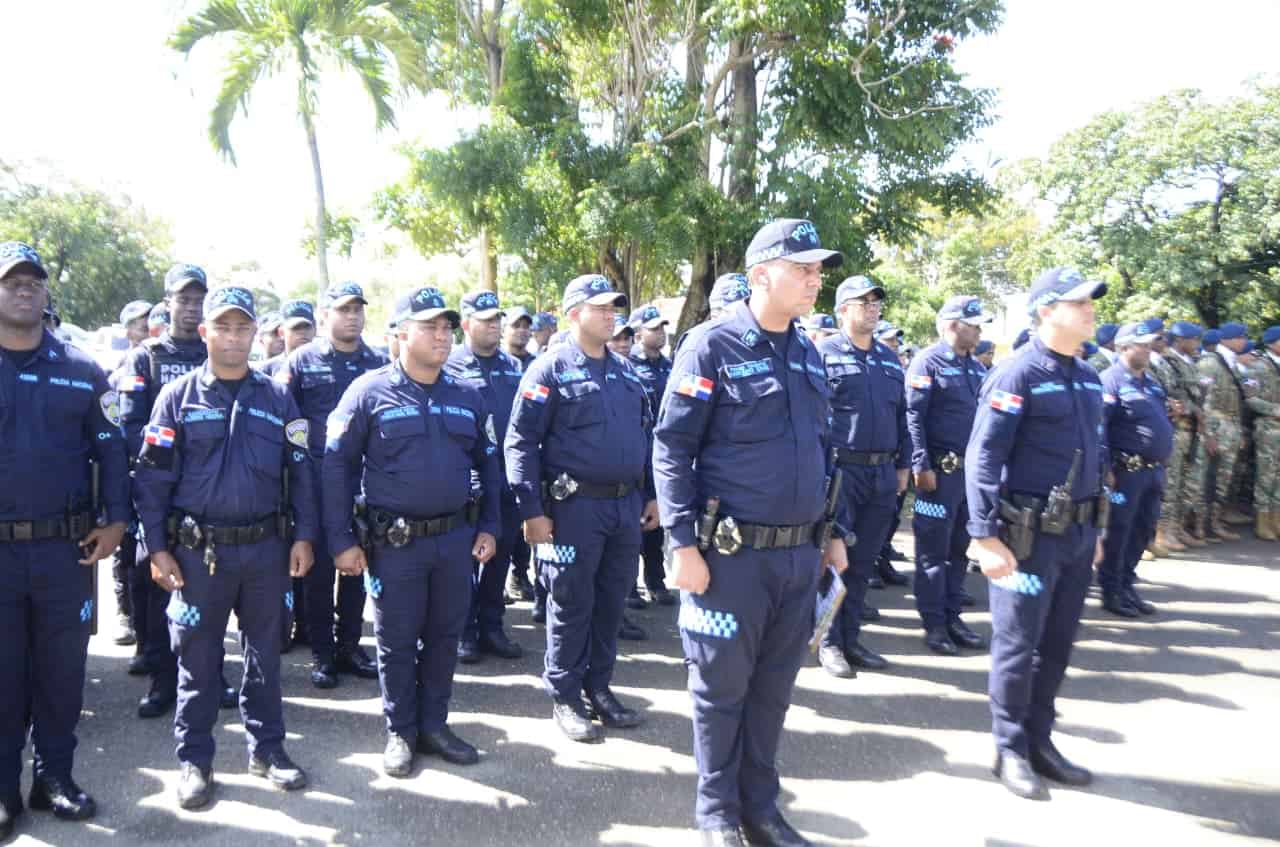 Agentes de la Polic&iacute;a Nacional que ser&aacute;n desplegados en Santiago durante el operativo "Proteger y Servir Semana Santa 2026", para garantizar la seguridad ciudadana.