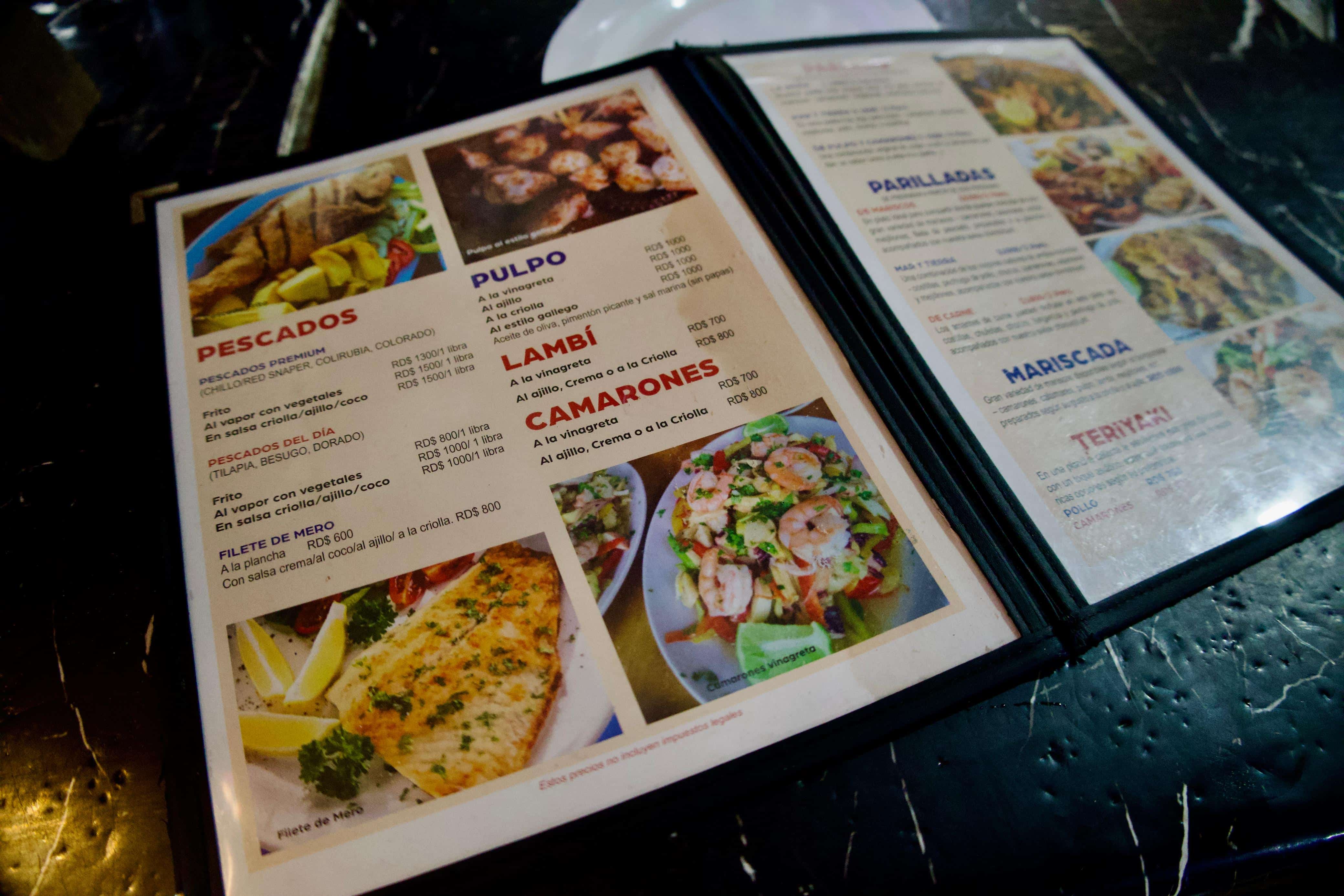 Men&uacute;s en establecimientos de playa reflejan el aumento en los precios de pescados y mariscos.