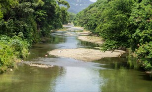 Hallan sin vida a un adulto mayor en un r&iacute;o de La Luisa en Dajab&oacute;n