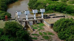 Dram&aacute;tica acumulaci&oacute;n de desperdicios en el principal acueducto de Santo Domingo Este
