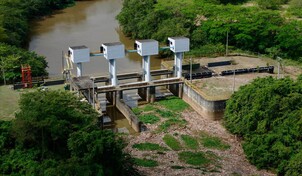 Dram&aacute;tica acumulaci&oacute;n de desperdicios en el principal acueducto de Santo Domingo Este