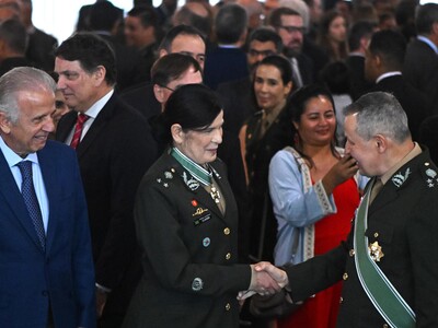 Claudia Gusmão, primera mujer general en el ejército de Brasil
