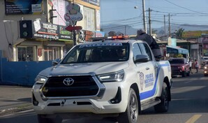 El coronel Mad&eacute; golpe&oacute; a una joven porque se grababa incidente con patrulla