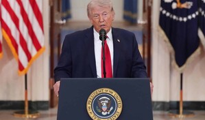 Trump genera pol&eacute;mica al bromear con que lo llaman "rey" y permitir comparaci&oacute;n con Jesucristo