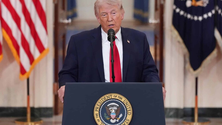 Trump genera pol&eacute;mica al bromear con que lo llaman "rey" y permitir comparaci&oacute;n con Jesucristo