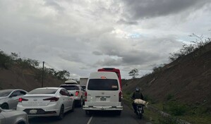 &Eacute;xodo de visitantes rumbo al sur provoca tapones este Jueves Santo