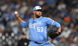 Duro golpe para el bullpen de los Royals: Carlos Est&eacute;vez fuera por lesi&oacute;n en el hombro