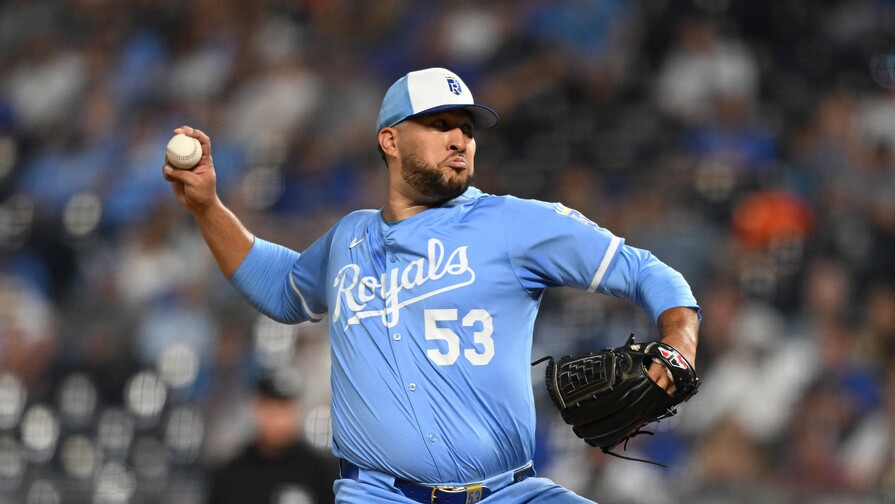 Duro golpe para el bullpen de los Royals: Carlos Est&eacute;vez fuera por lesi&oacute;n en el hombro