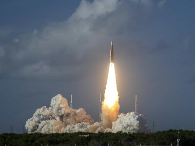 NASA Artemis II despegue del cohete SLS para explorar la Luna