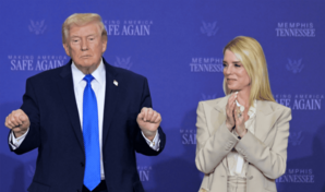 Trump destituye a la fiscal general, Pam Bondi