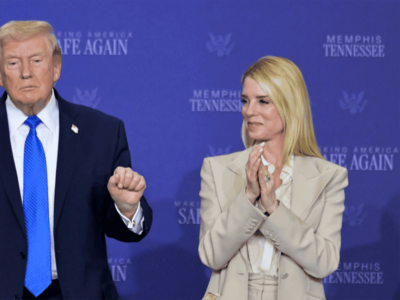 Donald Trump destituye a la fiscal general, Pam Bondi