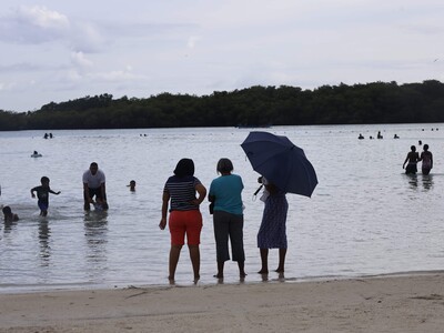 Semana Santa: bañistas disfrutan en Boca Chica y Guayacanes